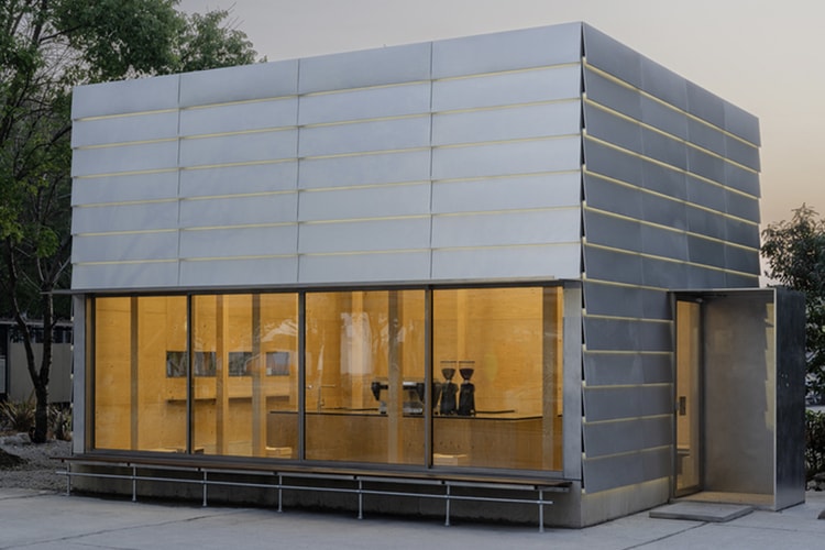 B131 Café Embodies Enclosure and Openness With a Square-Framed Design
