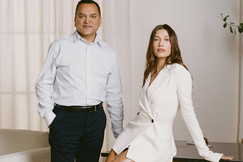 Красота Elf для приобретения Hailey Bieber's Rhode за косметику в размере 1 миллиарда долларов США.
