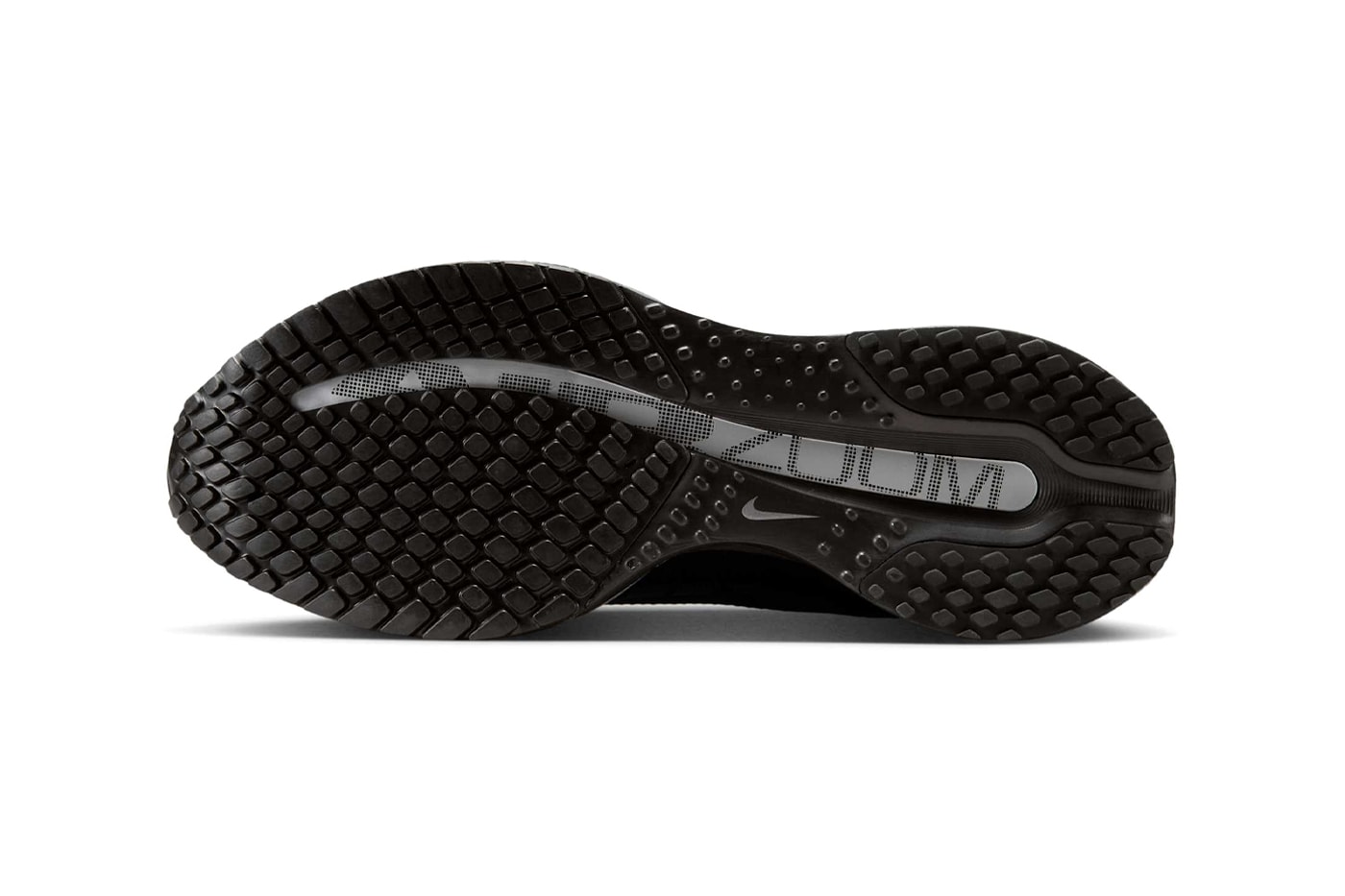 Nike Pegasus Premium Surfaces in "Black/Metallic Silver" HQ2592-005 air zoomx reactx foam 