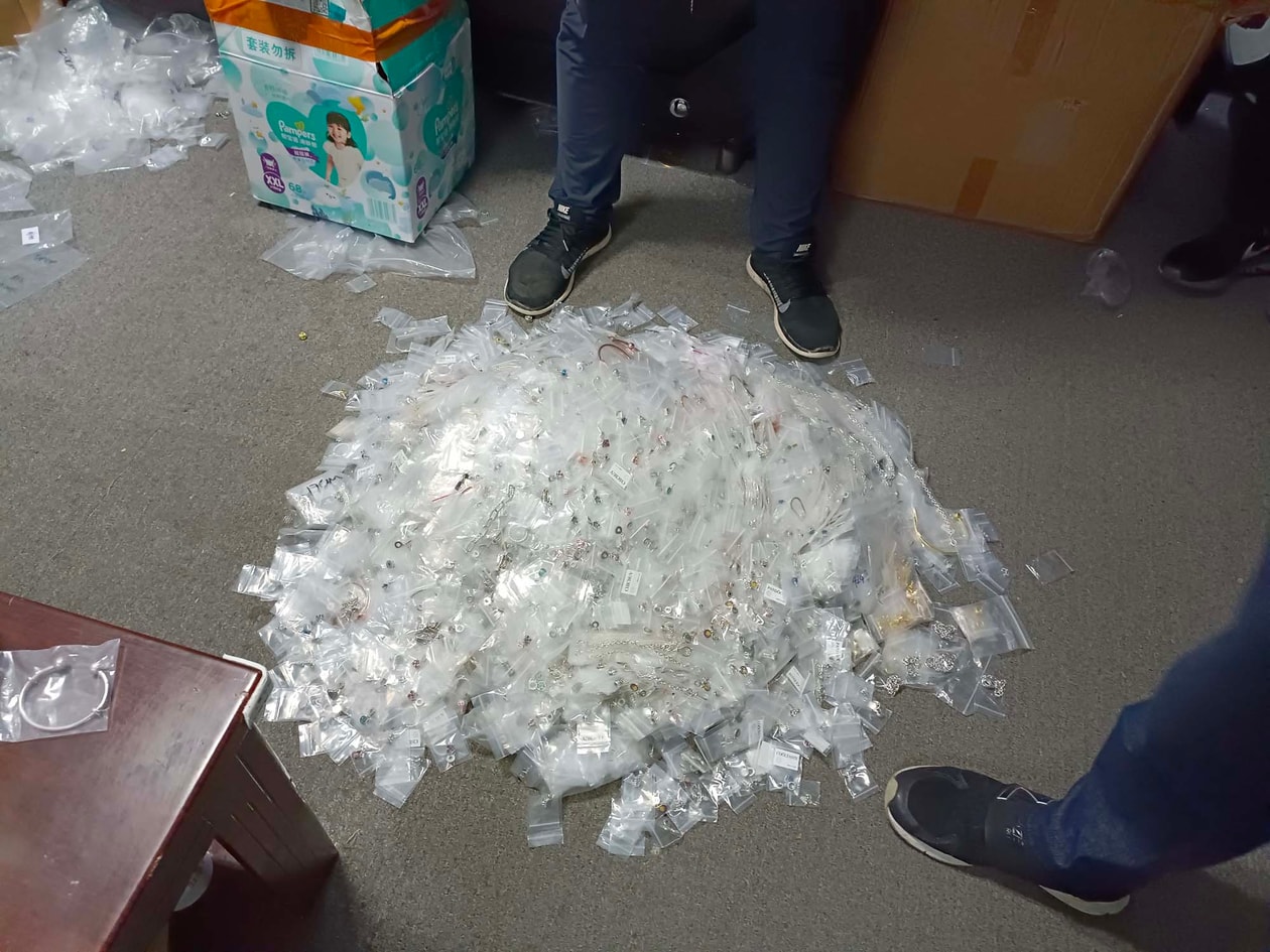 A Counterfeit Crimes Unit da Amazon declara guerra aos falsificados