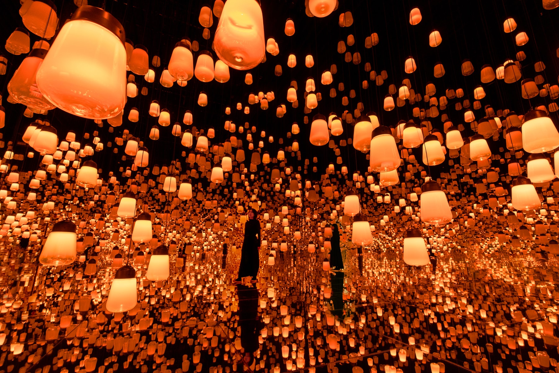 UBS Digital Art Museum Debuts with teamLab Borderless Hamburg art artworks hafencity