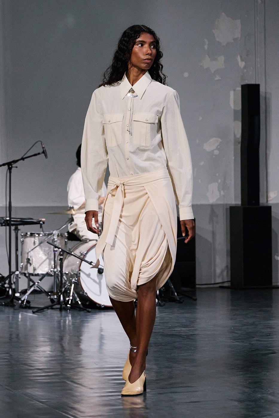 Lemaire SS26 Paris Fashion Week Collection eras of suiting leather jackets bolo ties bombers christophe lemaire sarah linh tran casual cool 