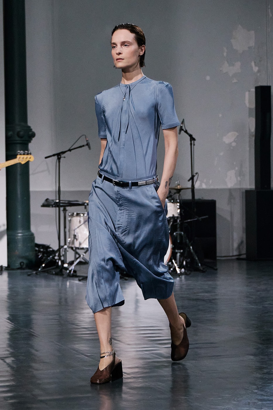 Lemaire SS26 Paris Fashion Week Collection eras of suiting leather jackets bolo ties bombers christophe lemaire sarah linh tran casual cool 