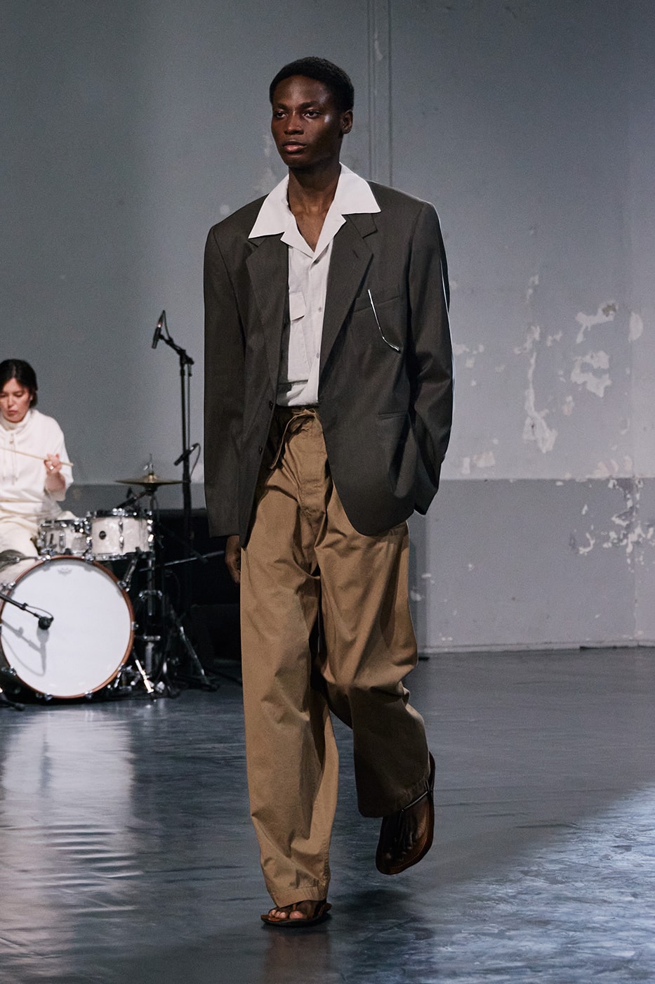 Lemaire SS26 Paris Fashion Week Collection eras of suiting leather jackets bolo ties bombers christophe lemaire sarah linh tran casual cool 