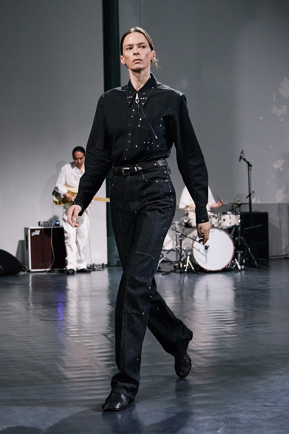 Lemaire SS26 Paris Fashion Week Collection eras of suiting leather jackets bolo ties bombers christophe lemaire sarah linh tran casual cool 