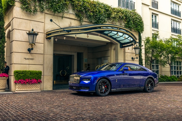 Rolls-Royce Black Badge Spectre Closer Look Photos Blue White Grey Ultra Luxury