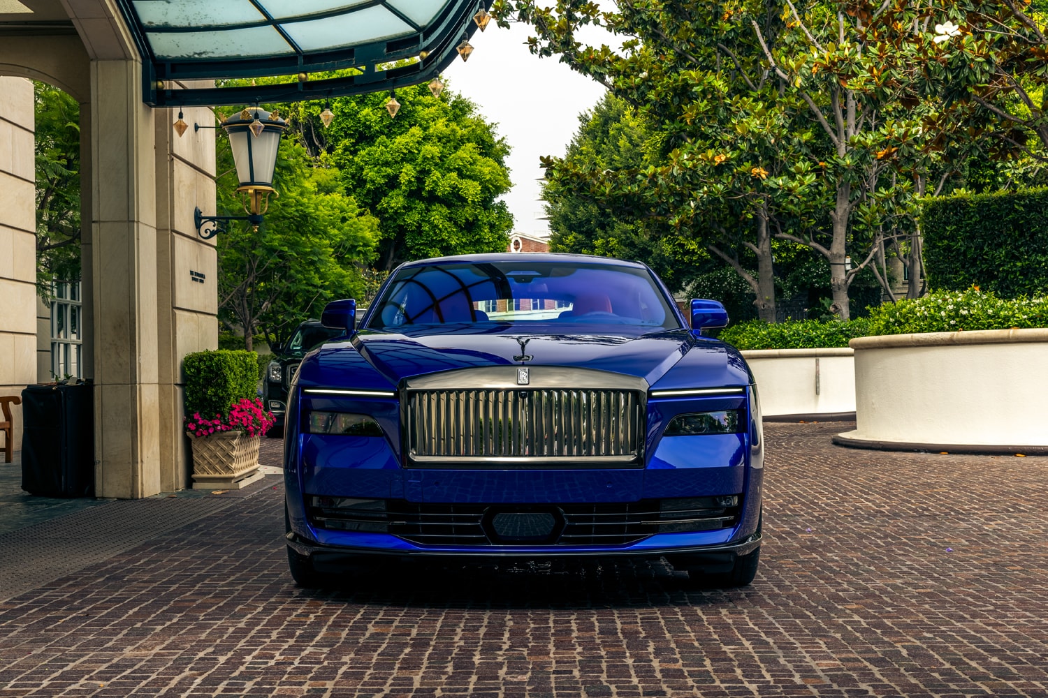 Rolls-Royce Black Badge Spectre Closer Look Photos Blue White Grey Ultra Luxury