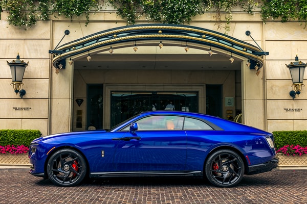 Rolls-Royce Black Badge Spectre Closer Look Photos Blue White Grey Ultra Luxury