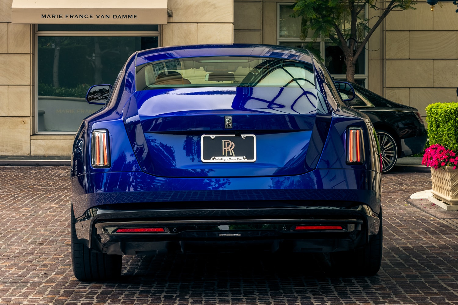Rolls-Royce Black Badge Spectre Closer Look Photos Blue White Grey Ultra Luxury