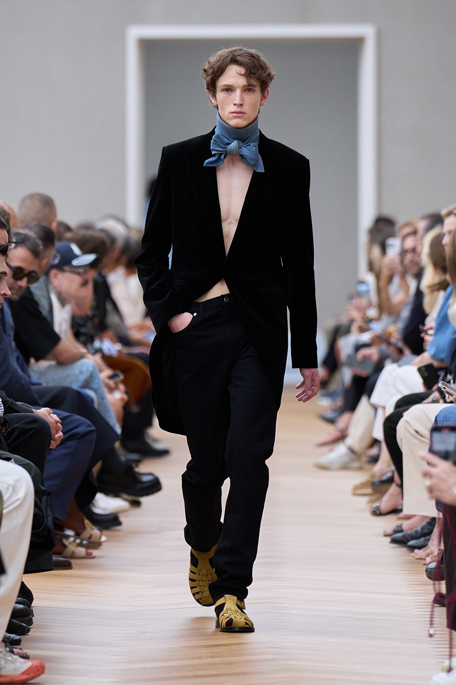 Jonathan Anderson Dior Debut SS26 Paris Fashion Week Collection lvmh kim jones menswear takeover creative director Jonathan Anderson Is Ready to Recode the House of Dior House of Dior With His Debut SS26 Men's Collection
