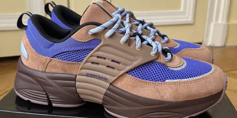 nike archaeo dusty brown tee