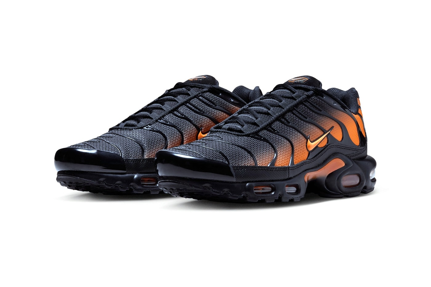 Official Look at the Nike Air Max Plus "Black/Total Orange" DM0032-025 gradient swoosh
