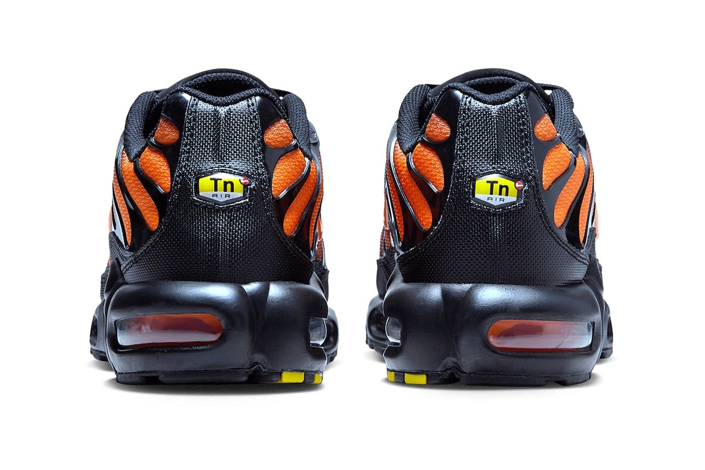 Official Look at the Nike Air Max Plus "Black/Total Orange" DM0032-025 gradient swoosh