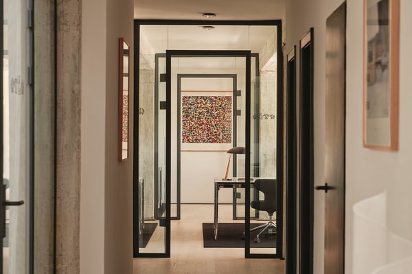 Thomas van den Valentyns Workspace Interior Design Info Cologne
