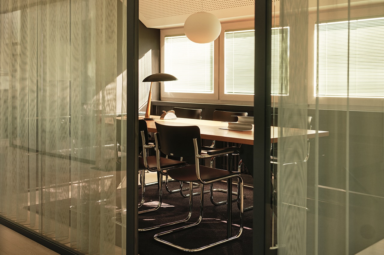Thomas van den Valentyns Workspace Interior Design Info Cologne