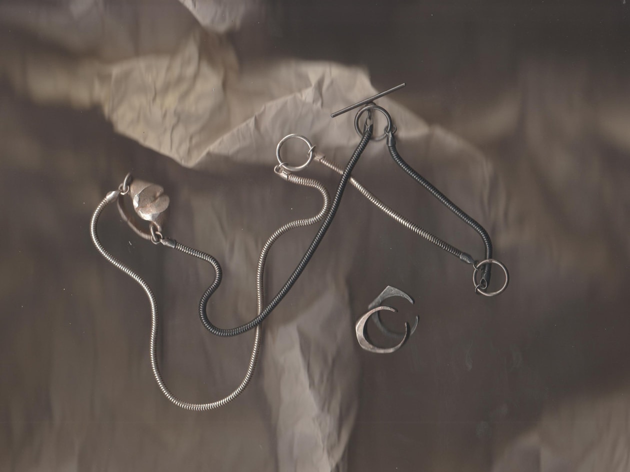 Hypebeast Community Center: BARZAKH – Marwan Haredy e Aya Ben Amor, joias SS25 AW24, informações