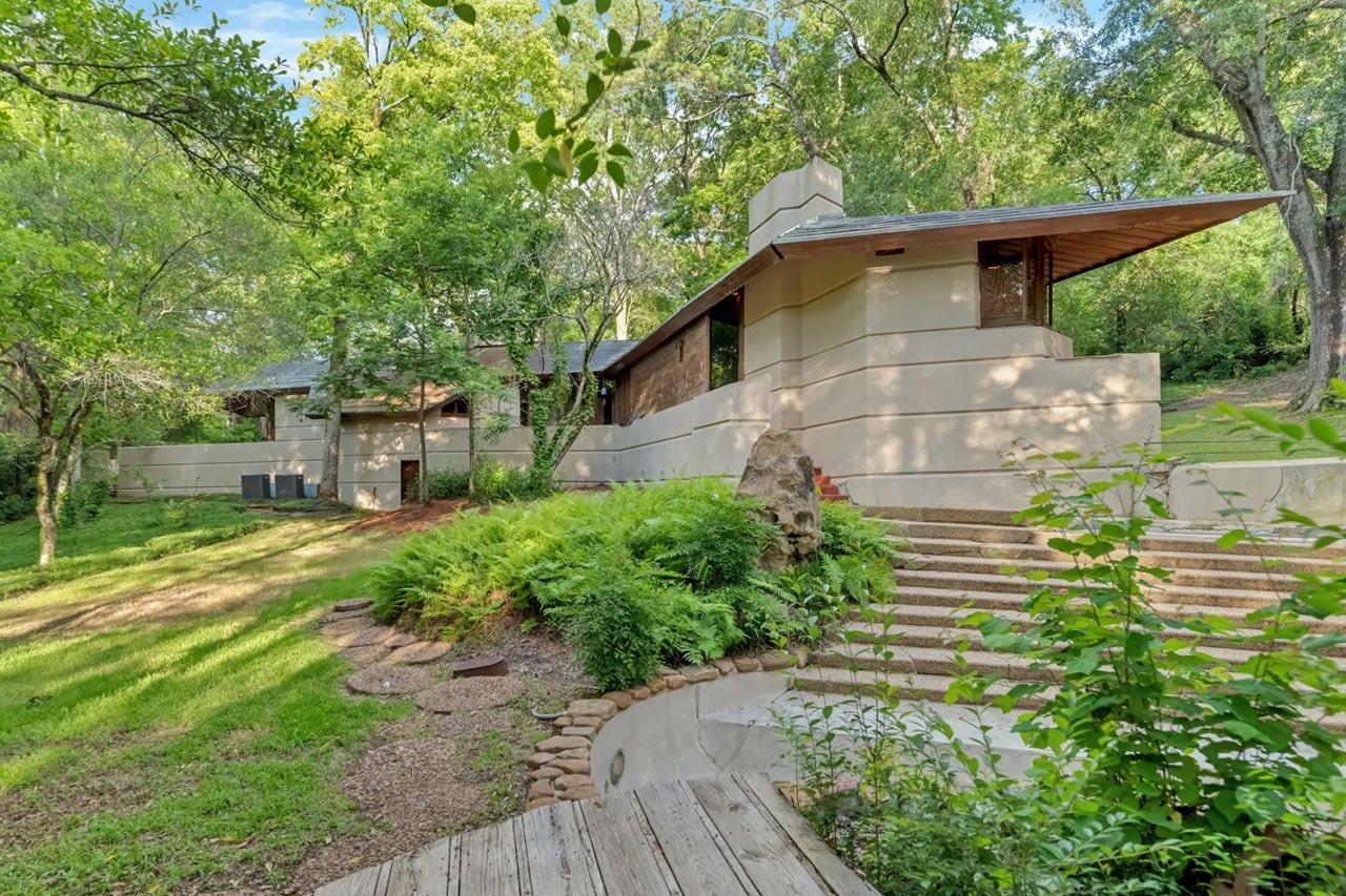 Frank Lloyd Wright The Fountainhead  J. Willis Hughes Ayn Rand Jackson  Mississippi Listings