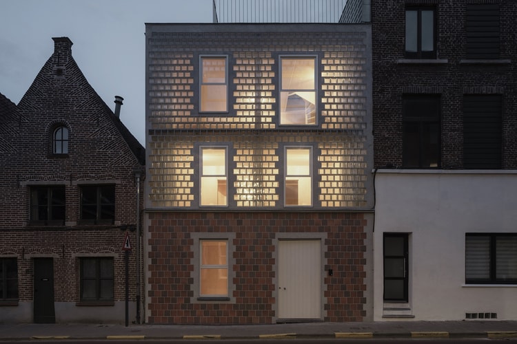 Delmulle Delmulle Architecten’s Glass Brick House Spotlights an “Inverted” Double Façade