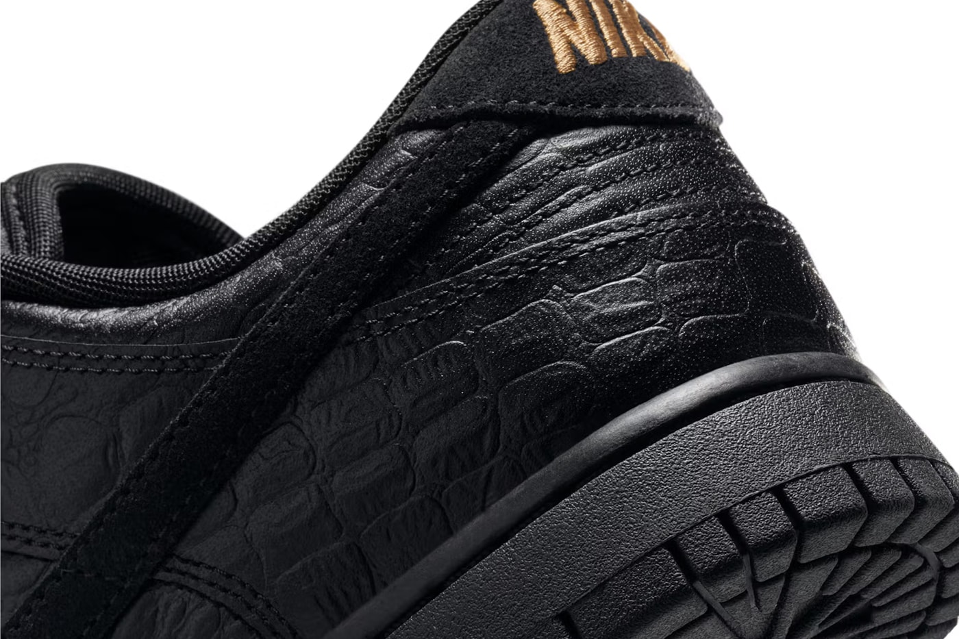 Nike Dunk Low Receives "Black Croc Skin" Makeover Black/Metallic Gold-Off-Noir HV4388-001