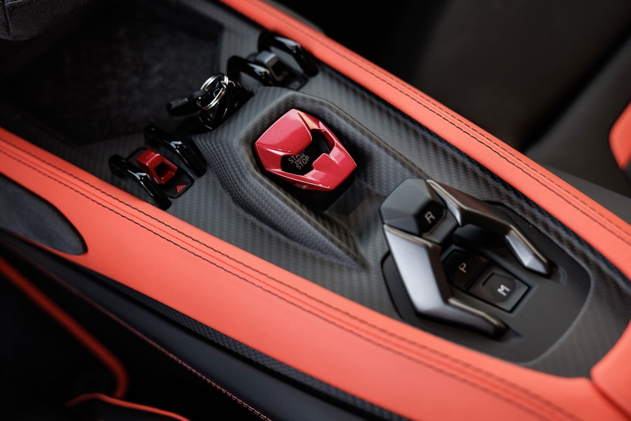 Lamborghini Temerario 於 Estoril 賽道進行 Hypedrive 試駕