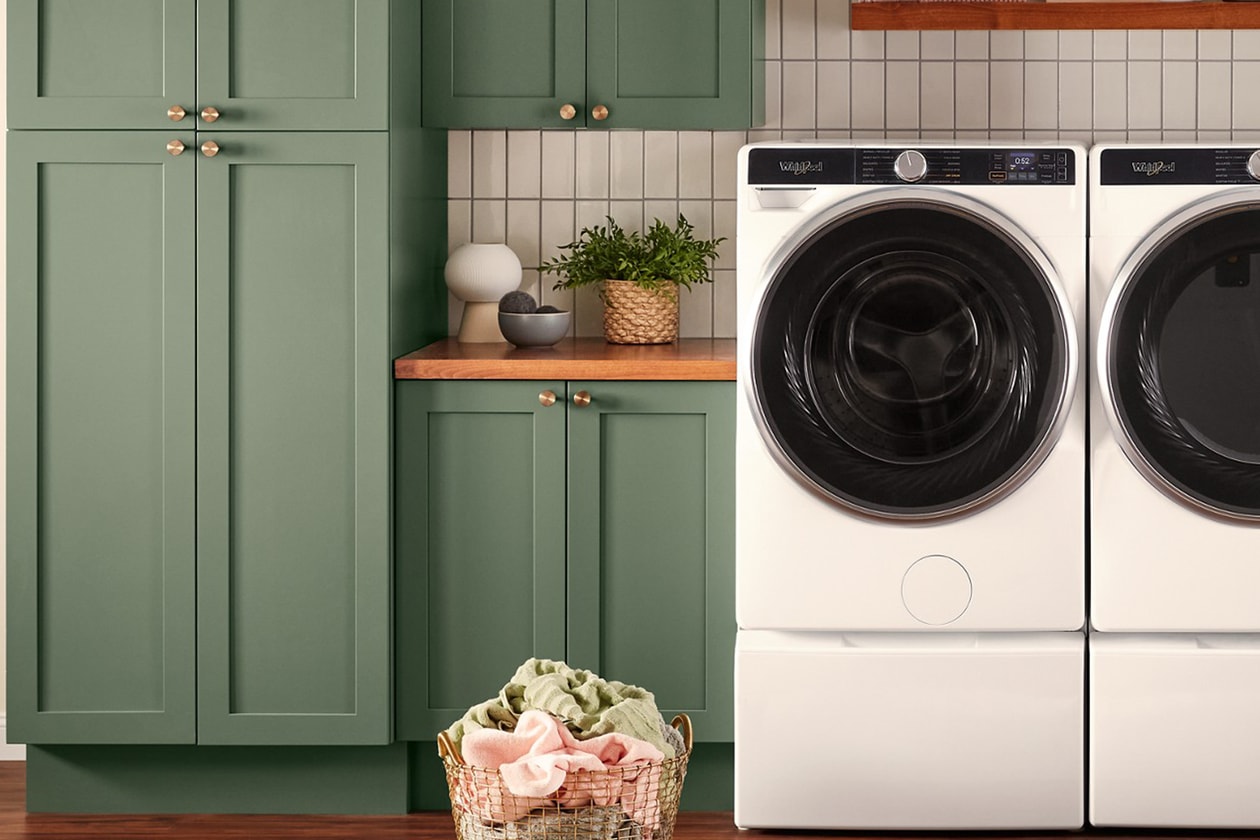 8 drops imperdíveis desta semana Palace Skateboards NEEDLES NEIGHBORHOOD Big Boi Whirlpool Our Legacy WORK SHOP Magniberg Anti Social Social Club Gramicci Nike Jordan Brand