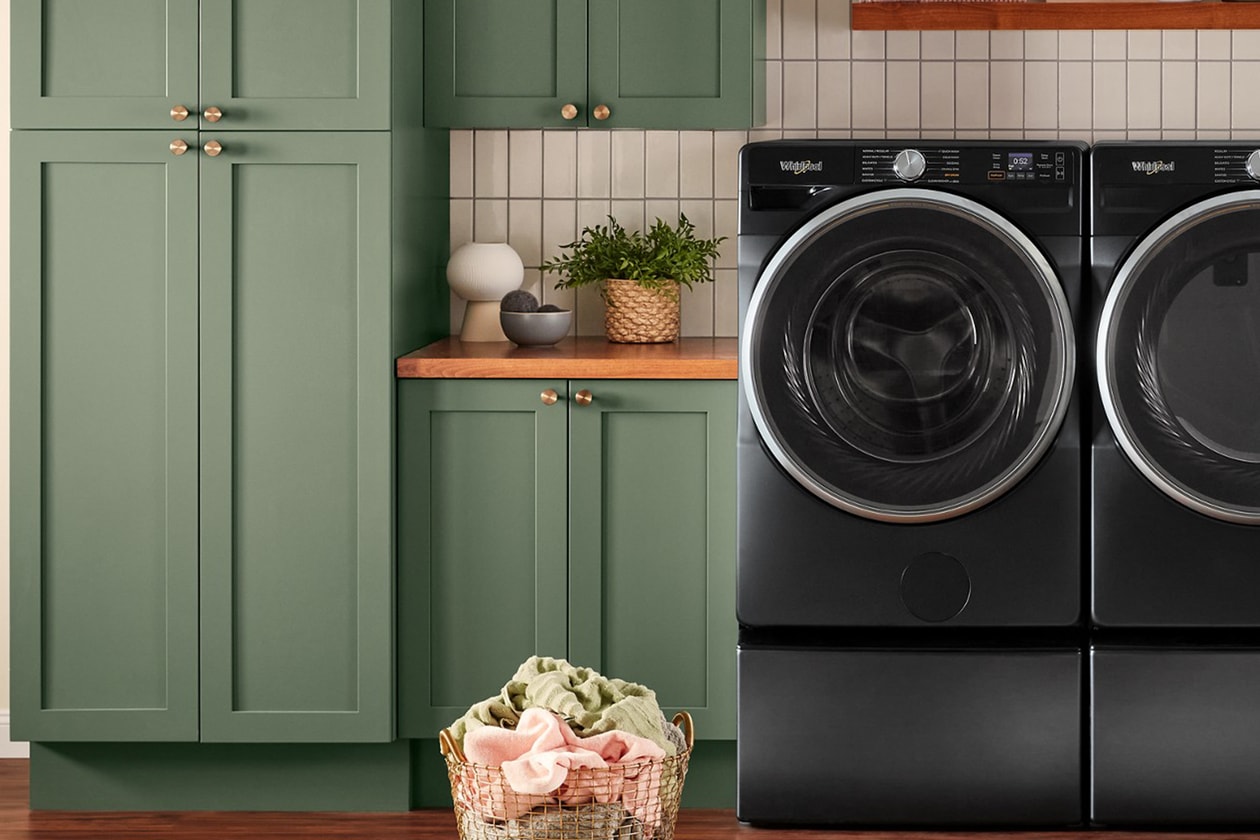 8 drops imperdíveis desta semana Palace Skateboards NEEDLES NEIGHBORHOOD Big Boi Whirlpool Our Legacy WORK SHOP Magniberg Anti Social Social Club Gramicci Nike Jordan Brand