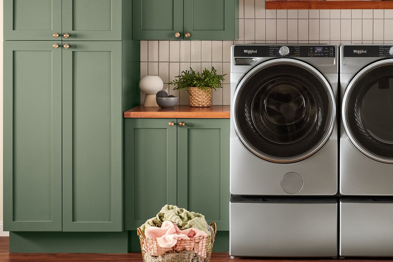 8 drops imperdíveis desta semana Palace Skateboards NEEDLES NEIGHBORHOOD Big Boi Whirlpool Our Legacy WORK SHOP Magniberg Anti Social Social Club Gramicci Nike Jordan Brand