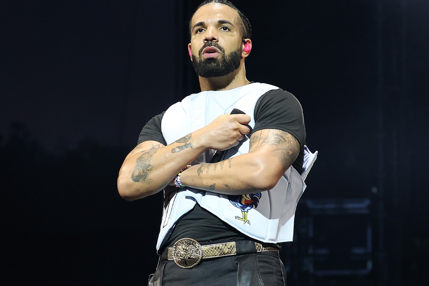 Did Drake Just Buy 2Pac's Death Row Chain? tupac kendrick lamar ai voice 