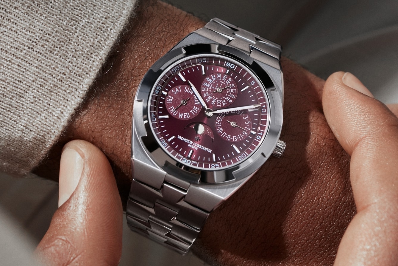 Vacheron Constantin Overseas Perpetual Calendar Ultra-Thin Release Info Ref pink gold  18k white gold burgundy dial 4300V/220R-H144  4300V/220G-H151 