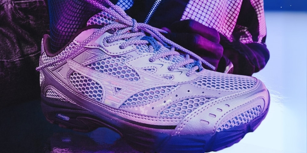 Aurora Meets Aerospace in Mizuno’s MXR “Space Lights” Pack