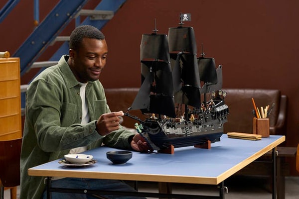 LEGO Launches New Pirates of the Caribbean Black Pearl Set wicked wench jack sparrow boat ship black lego set 10365