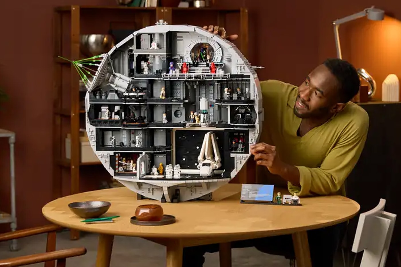 LEGO Unveils Most Expensive Set Yet, the Star Wars UCS Death Star Diorama 1k 1000 usd set luke skywalker darth veder