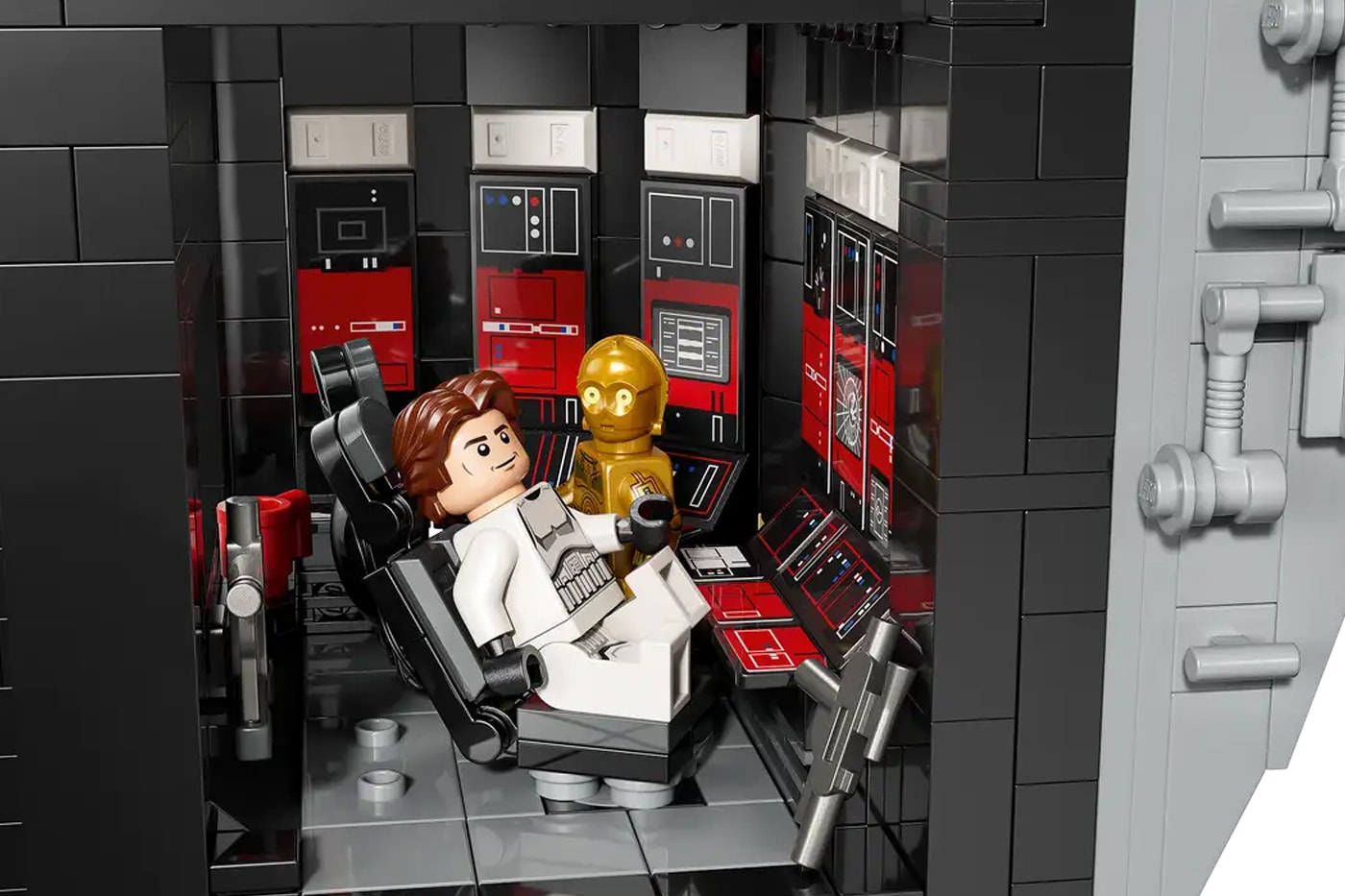 LEGO Unveils Most Expensive Set Yet, the Star Wars UCS Death Star Diorama 1k 1000 usd set luke skywalker darth veder