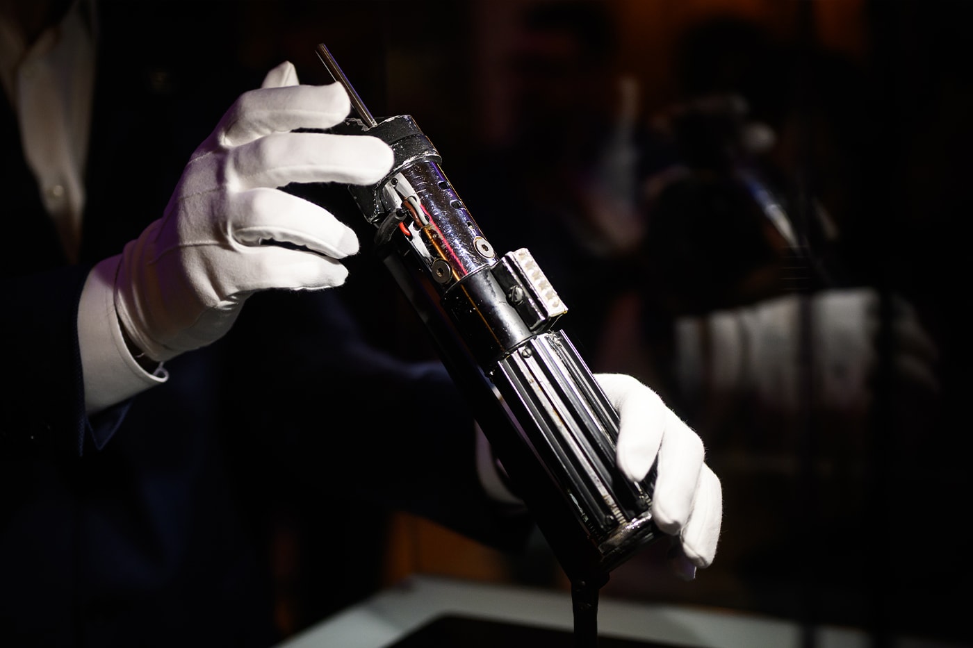 Darth Vader's Lightsaber From 'Star Wars: The Empire Strikes Back' Sells for $3.6 Million USD at Auction return of the jedi luke skywalker Graflex camera flash handle david prowse propstore auction sith