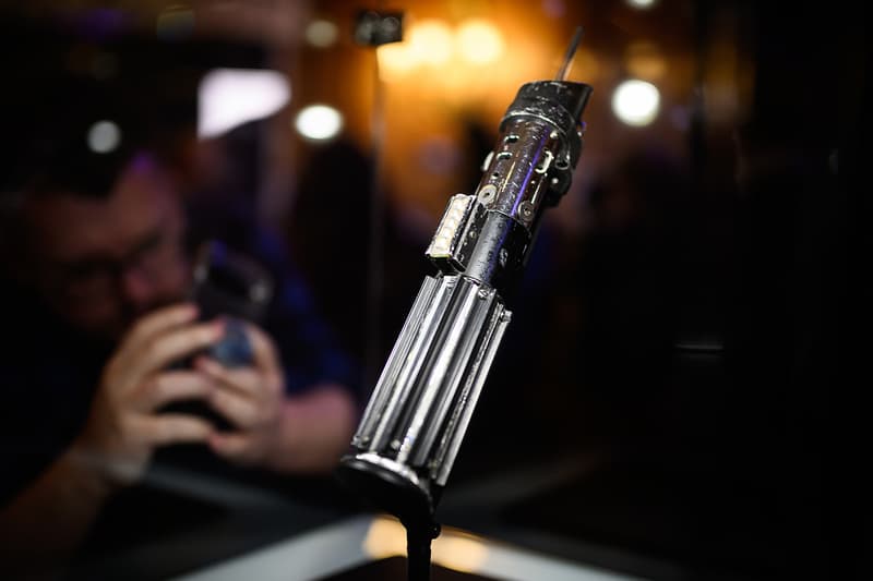 Darth Vader's Lightsaber From 'Star Wars: The Empire Strikes Back' Sells for $3.6 Million USD at Auction return of the jedi luke skywalker Graflex camera flash handle david prowse propstore auction sith
