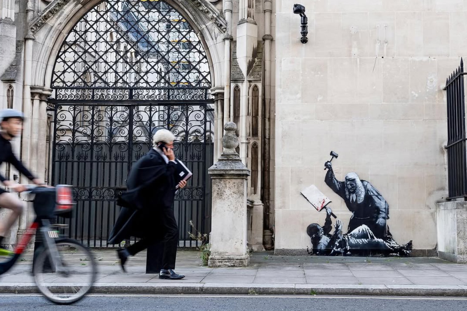 New Banksy Mural Hits London's Royal Courts of Justice Art Artworks