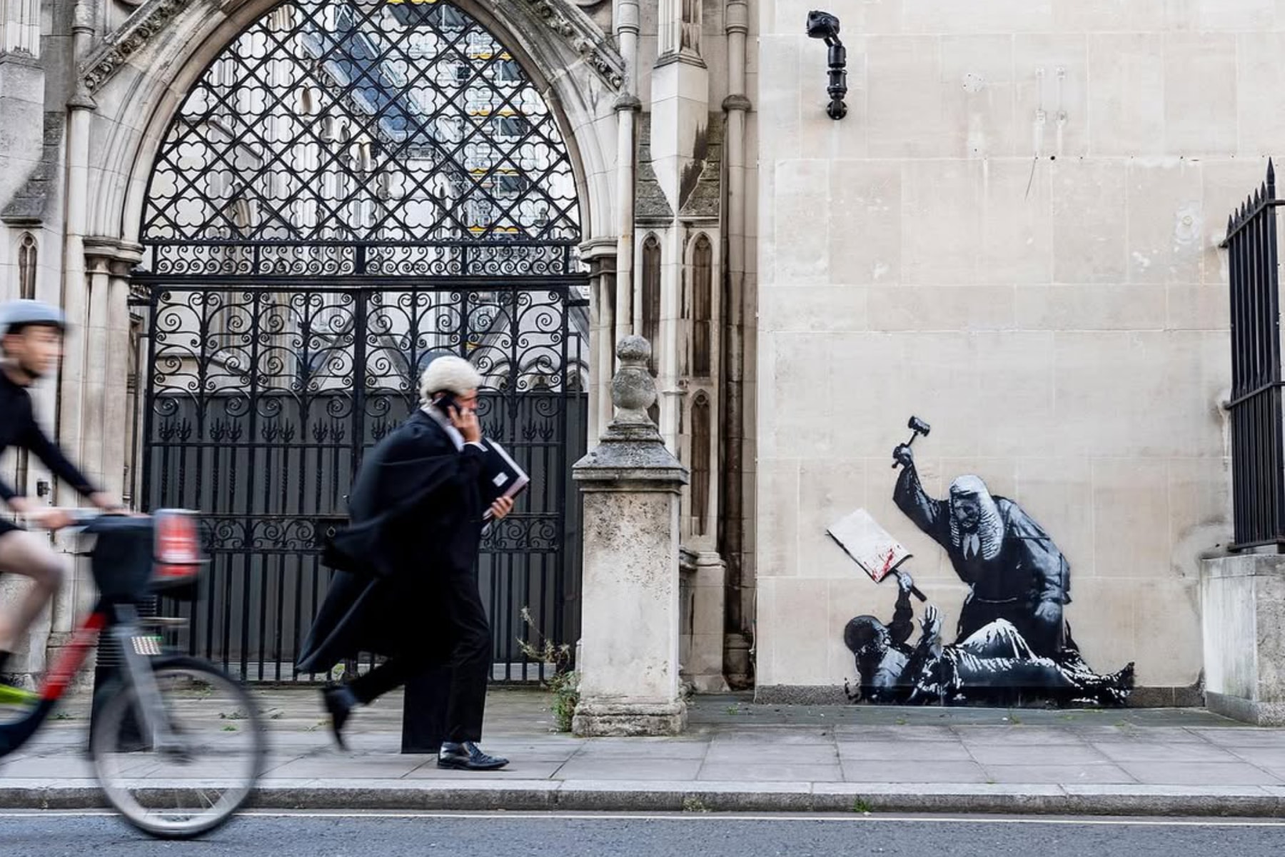 New Banksy Mural Hits London's Royal Courts of Justice Art Artworks