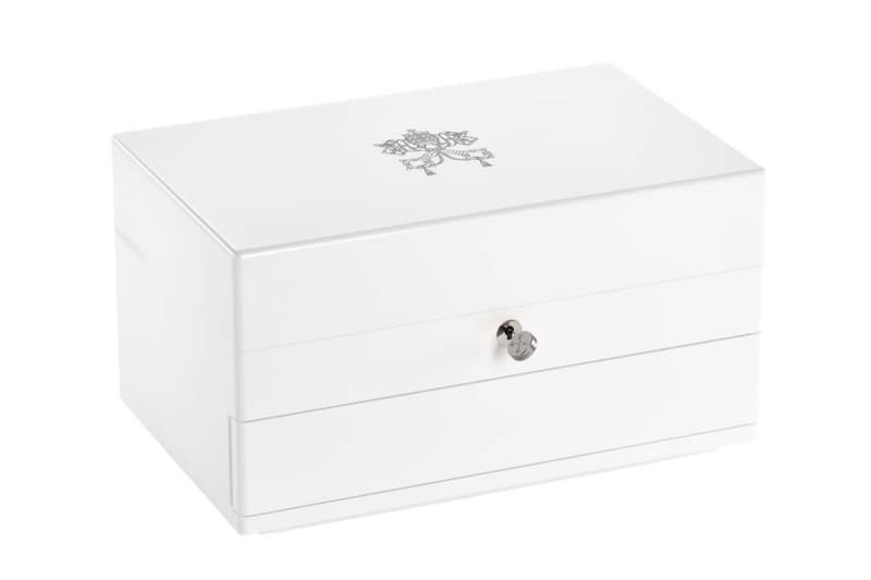 Pope Francis Leica M-A no.5000000 Leitz Photographica Charity Auction Info Noctilux 50 mm f/1.2 lens Miserando atque eligendo