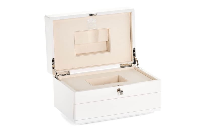 Pope Francis Leica M-A no.5000000 Leitz Photographica Charity Auction Info Noctilux 50 mm f/1.2 lens Miserando atque eligendo