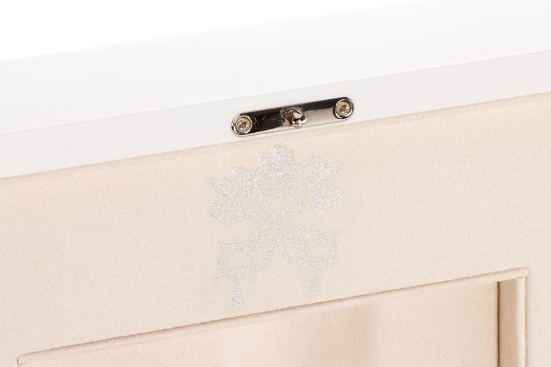 Pope Francis Leica M-A no.5000000 Leitz Photographica Charity Auction Info Noctilux 50 mm f/1.2 lens Miserando atque eligendo