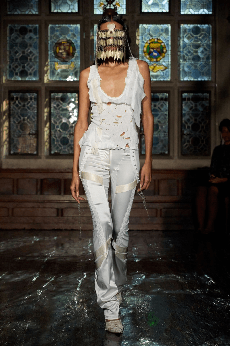 Dilara Findikoglu Closed the Fourth Day of London Fashion Week with Her SS26 Collection, “Cage of Innocence”.