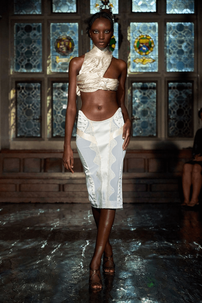 Dilara Findikoglu Closed the Fourth Day of London Fashion Week with Her SS26 Collection, “Cage of Innocence”.