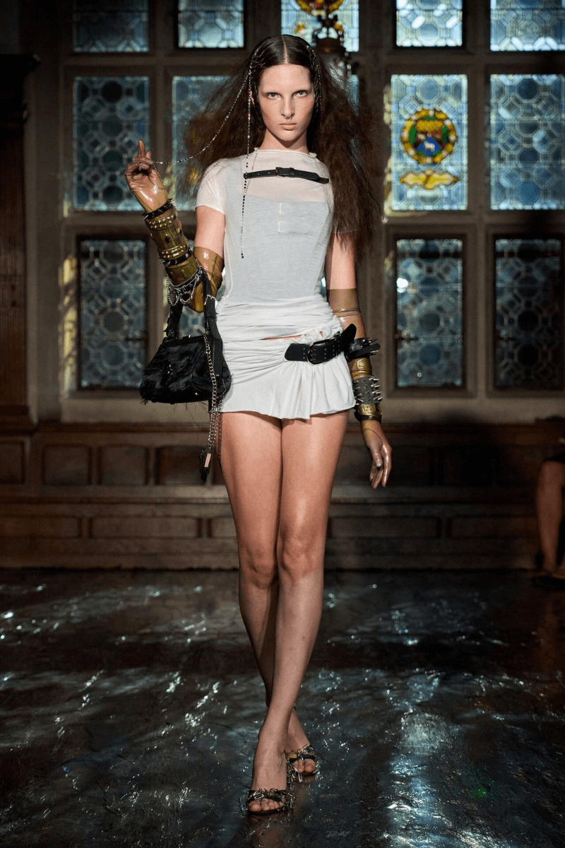 Dilara Findikoglu Closed the Fourth Day of London Fashion Week with Her SS26 Collection, “Cage of Innocence”.