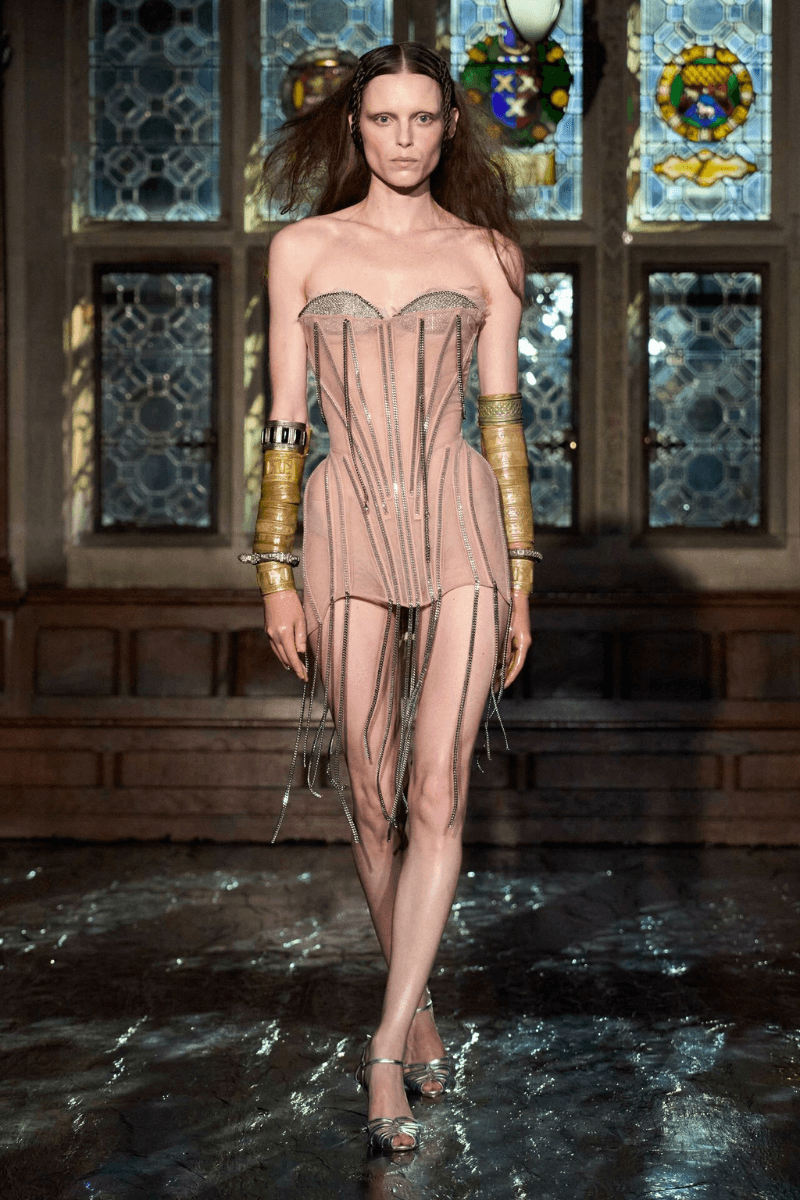 Dilara Findikoglu Closed the Fourth Day of London Fashion Week with Her SS26 Collection, “Cage of Innocence”.