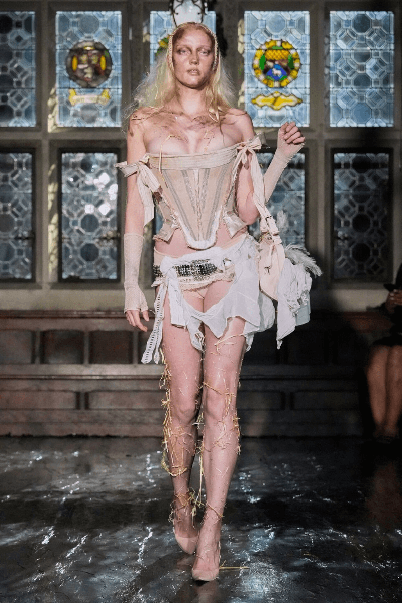 Dilara Findikoglu Closed the Fourth Day of London Fashion Week with Her SS26 Collection, “Cage of Innocence”.