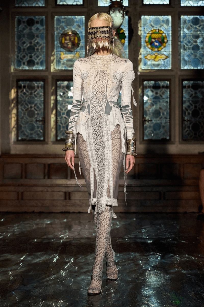 Dilara Findikoglu Closed the Fourth Day of London Fashion Week with Her SS26 Collection, “Cage of Innocence”.