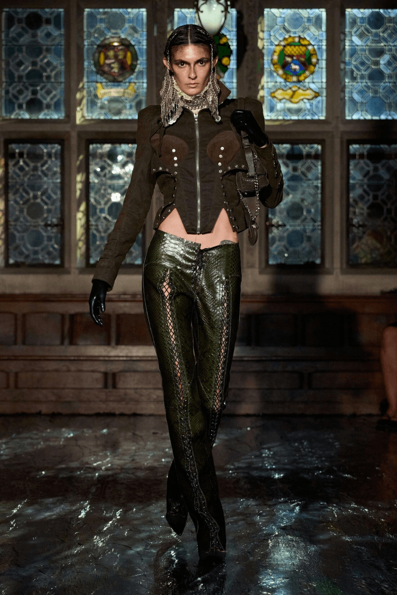 Dilara Findikoglu Closed the Fourth Day of London Fashion Week with Her SS26 Collection, “Cage of Innocence”.