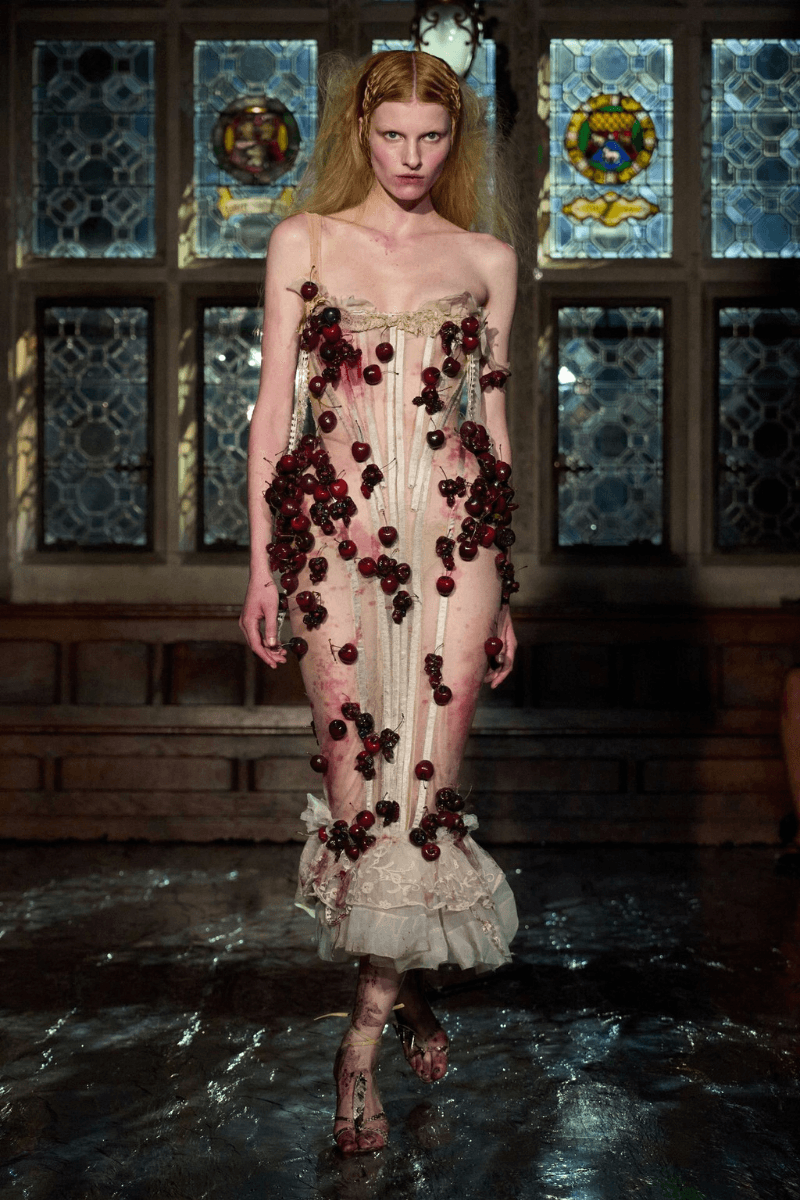 Dilara Findikoglu Closed the Fourth Day of London Fashion Week with Her SS26 Collection, “Cage of Innocence”.