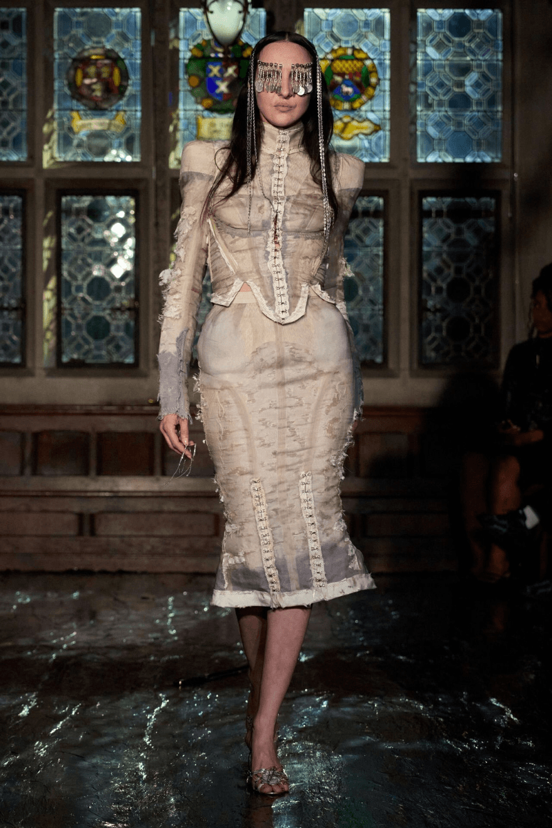 Dilara Findikoglu Closed the Fourth Day of London Fashion Week with Her SS26 Collection, “Cage of Innocence”.