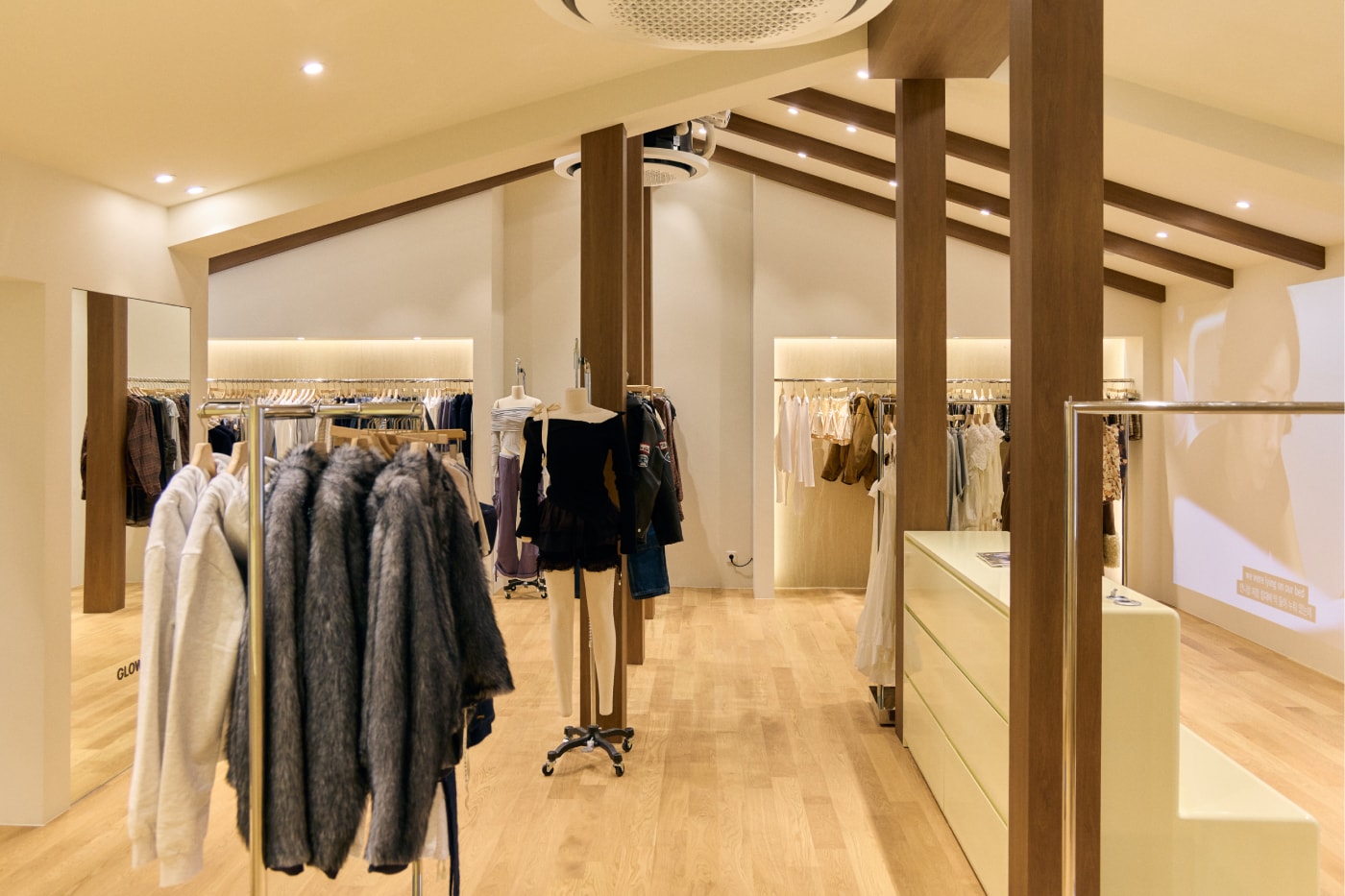 House of Glowny Dosan Store Opening Info announcement